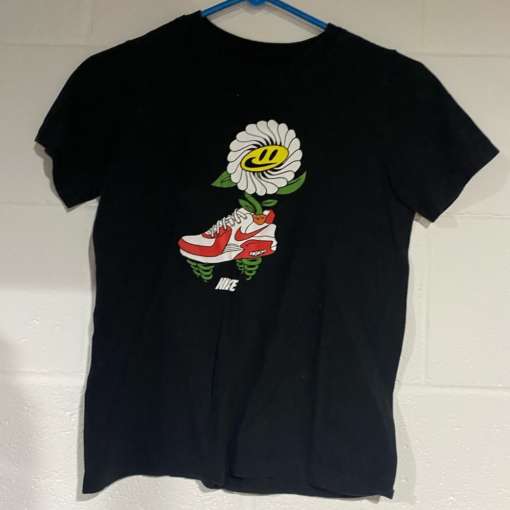 Nike tee medium